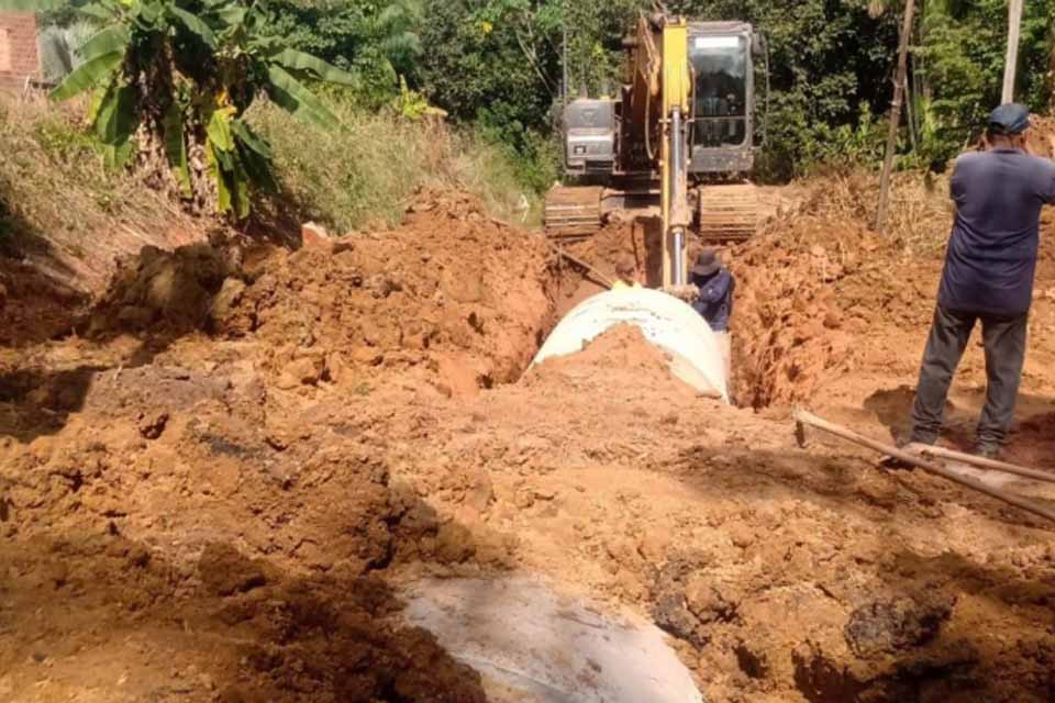 Prefeitura realiza substituição de estrutura em canal da rua Novo Horizonte, zona Norte de Porto Velho