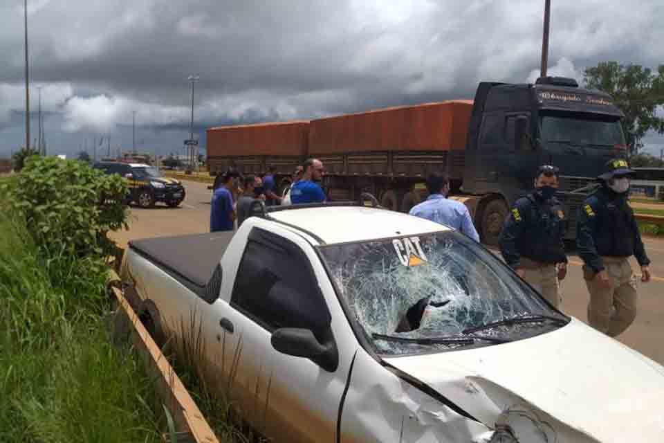 Motorista de carreta foge, deixando motociclista ferido e em estado grave