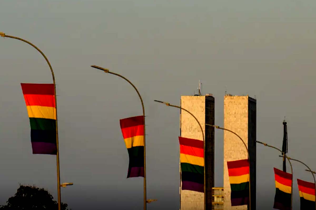 Candidaturas LGBT+ têm recorde em 2026 e se espalham por mais partidos