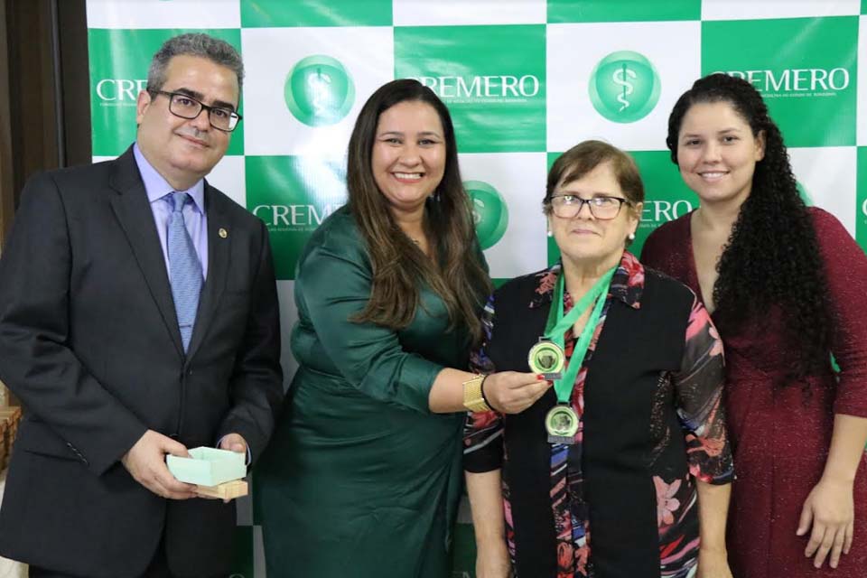 Mês do Médico homenageia profissionais do município e sua regional   