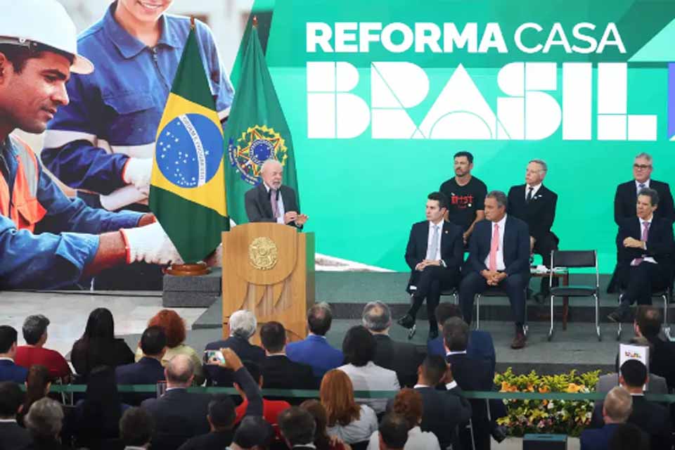 Lula lança programa de reforma de casas e defende ação para invisíveis