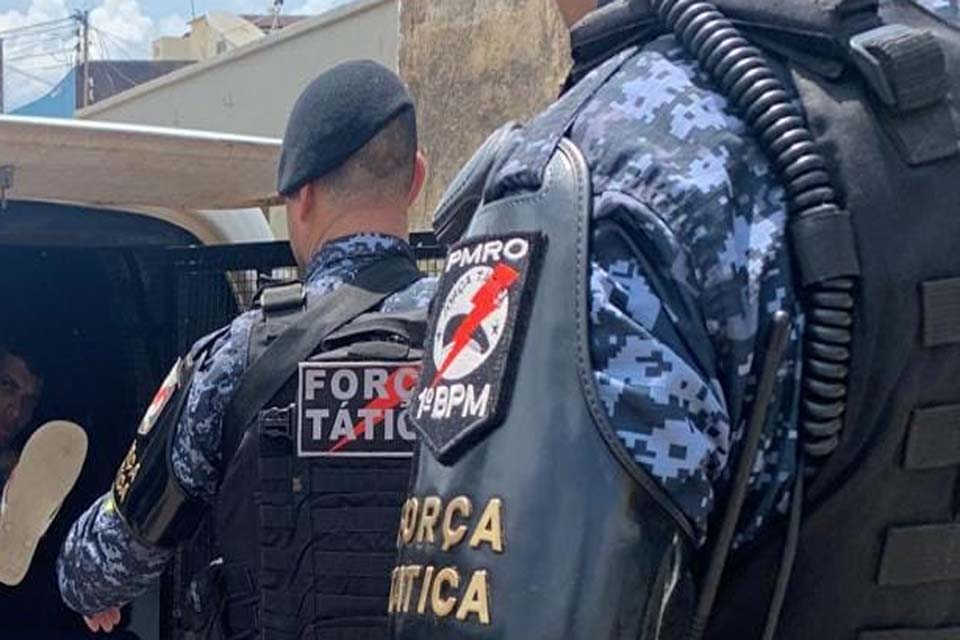 Casal é preso por tráfico de drogas em sucataria no bairro do Roque