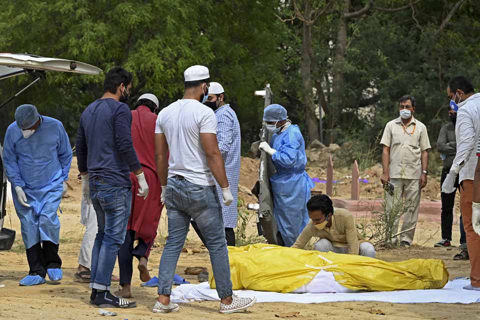 Pandemia: Índia enfrenta fungo raro e agressivo que ‘mutila’ pacientes de Covid-19