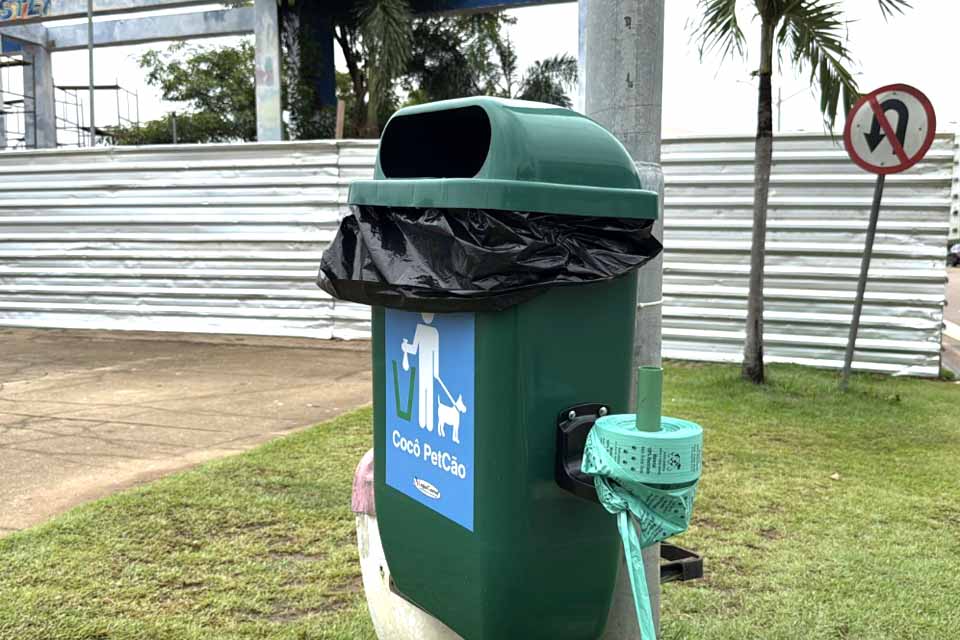Lixeiras pet são instaladas em pontos de grande circulação em Porto Velho