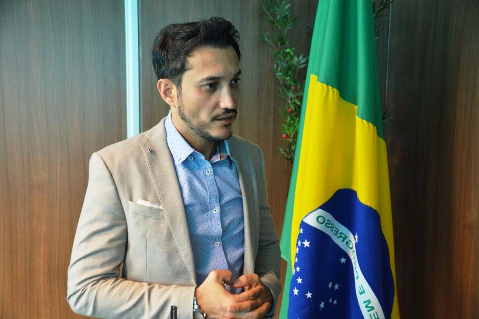 Justiça de Rondônia estipulou multa de até R$ 50 mil ao Facebook para Instagram reintegrar conta de Fernando Máximo