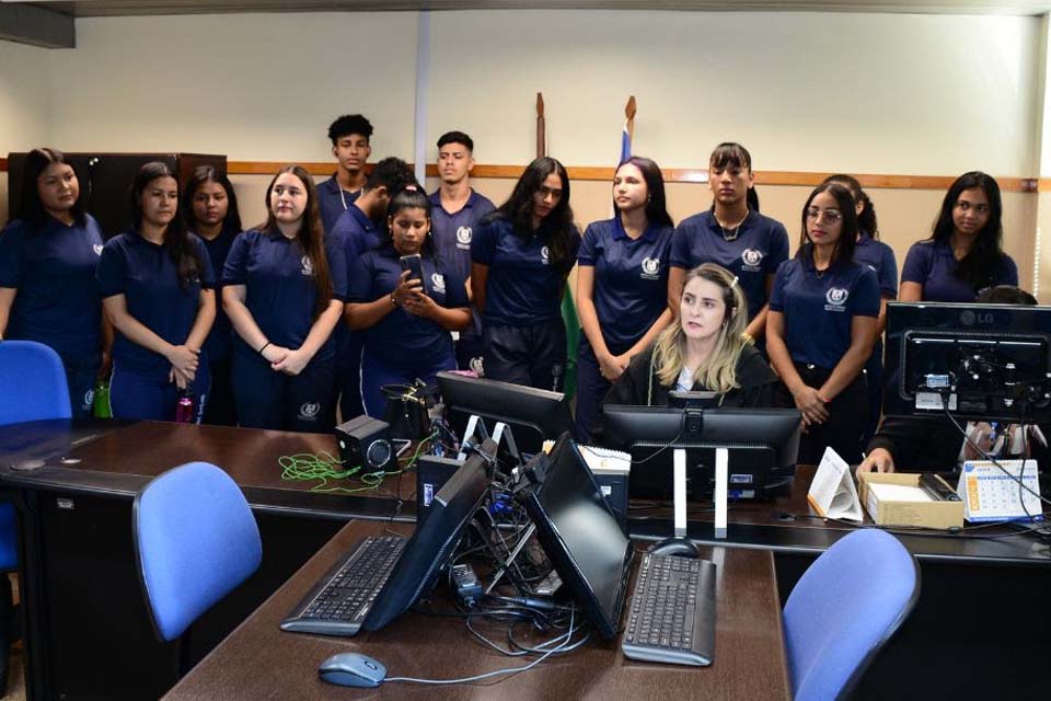 Programas Sociais do TRT-14 promovem interação entre jovens e a Justiça do Trabalho.