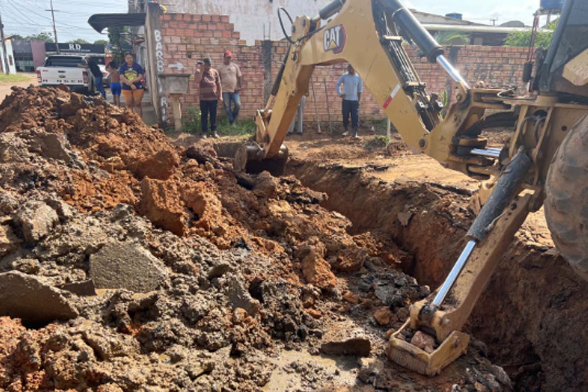 Três serviços de drenagem avançam simultaneamente no bairro Cidade do Lobo