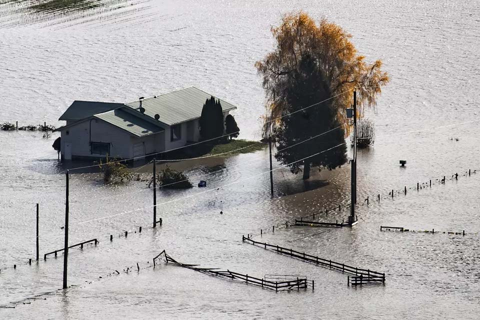 'Inundações históricas' isolam Vancouver e fazem governo do Canadá mobilizar o exército