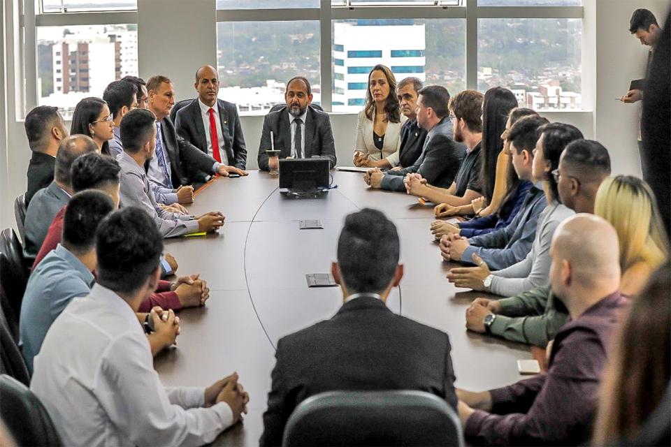 Assembleia Legislativa empossa mais 19 servidores concursados