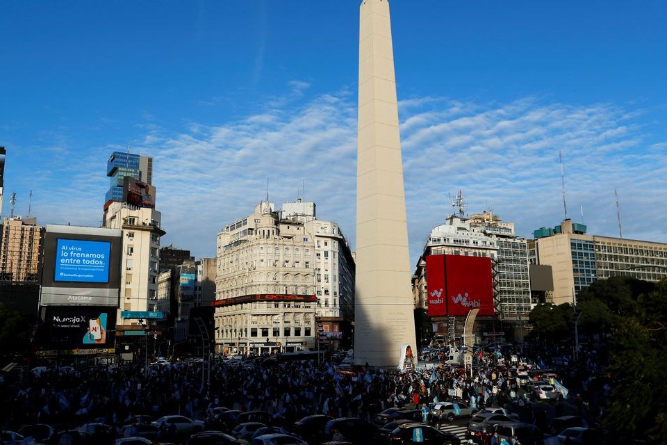 Argentina supera 100 mil casos confirmados da covid-19