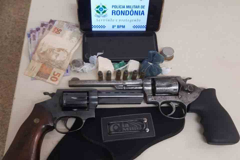 Polícia Militar flagra em veículo de aplicativo, passageiro com drogas e armas