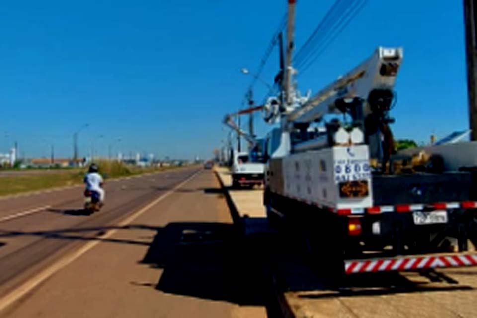 Prefeitura de Porto Velho revitaliza rede de iluminação da rua da Beira