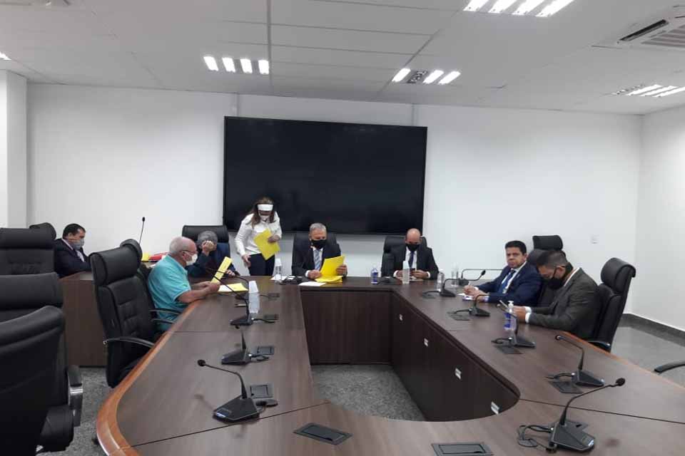 Comissão de Constituição Justiça e de Redação delibera matérias