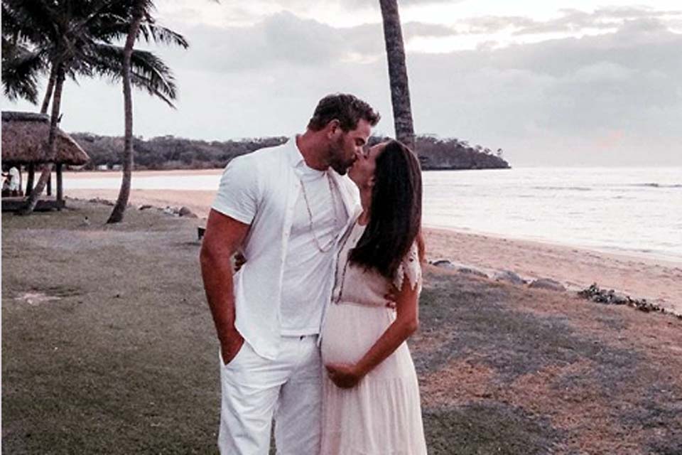 Ator da saga Crepúsculo revela que esposa perdeu o bebê com seis meses de gestação