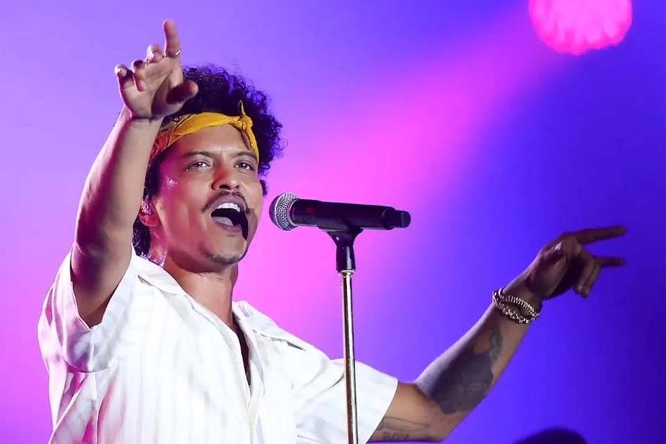 Bruno Mars anuncia show em 17 de outubro em Brasília
