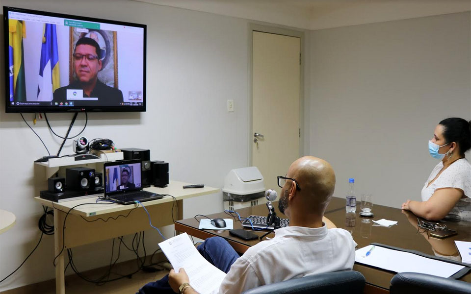 Cremero apresenta para Governador relatório de fiscalização sobre hospitais em Cacoal