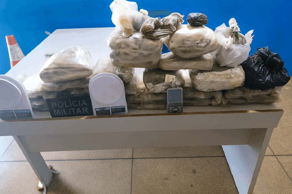 Operação da PM apreende mais de 16 kg de drogas e prende três pessoas