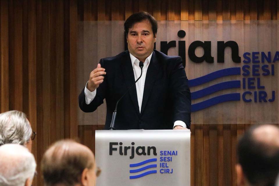 Maia espera aprovar reforma administrativa no primeiro semestre