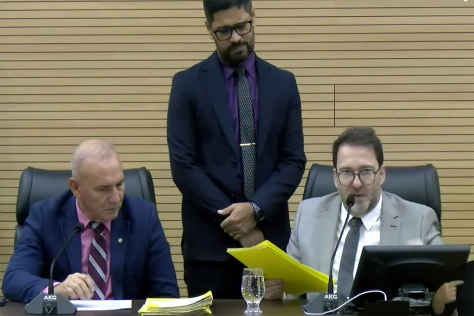 Assembleia aprova projeto que reorganiza conselhos e instâncias estratégicas do Poder Executivo