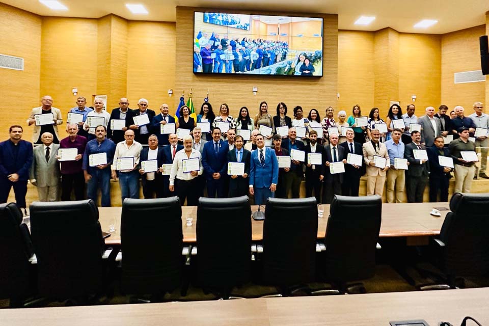 Deputado Eyder Brasil condecora profissionais do CREA-RO e destaca papel essencial desses grupos