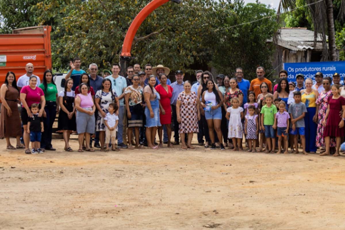 Produtores do Assentamento Élcio Machado recebem novos implementos agrícolas com recurso do deputado Pedro Fernandes