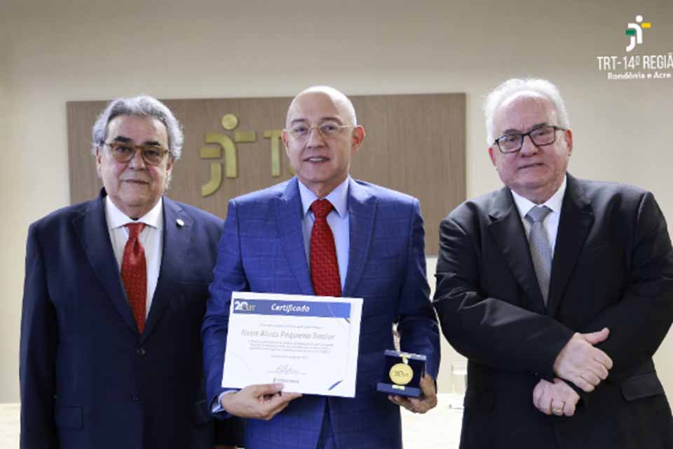 Presidente do TRT-14 é homenageado na cerimônia dos 20 anos do CSJT