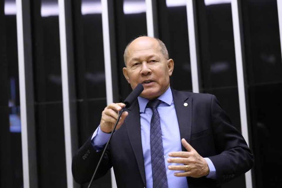 Metrópoles: família de Coronel Chrisóstomo recebeu mais de R$ 2 milhões em salários em seu mandato