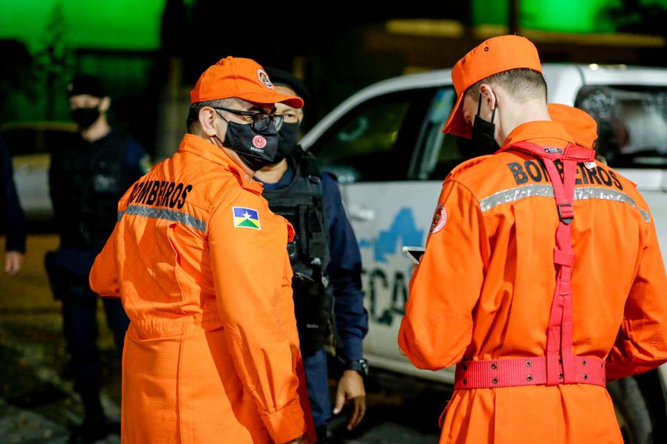 Polícia intervém em festas e partida de futebol clandestinas, aglomerações e bares 