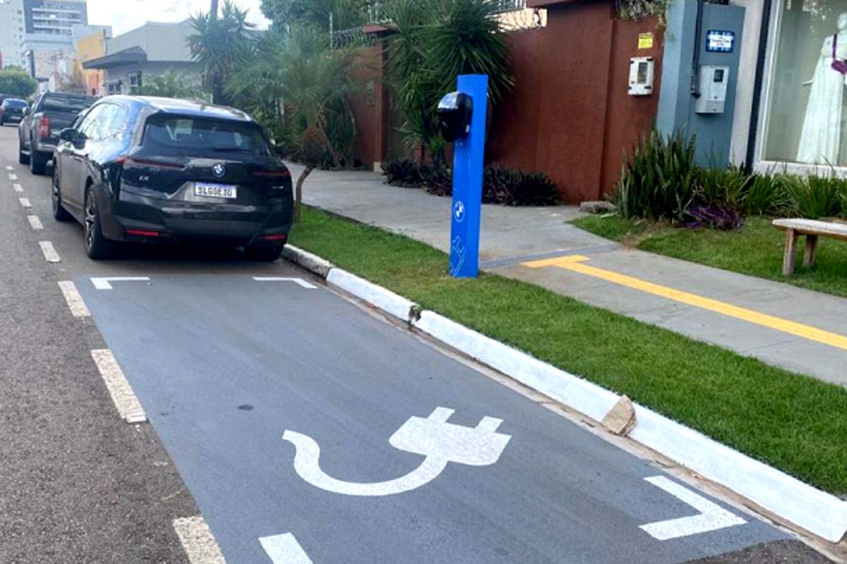 Praças de PVH terão 12 estações de recarga para carros elétricos