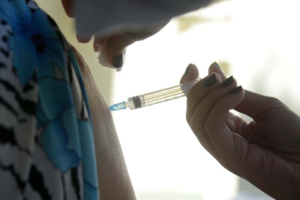 Vacinação contra a gripe é ampliada a partir deste sábado no país