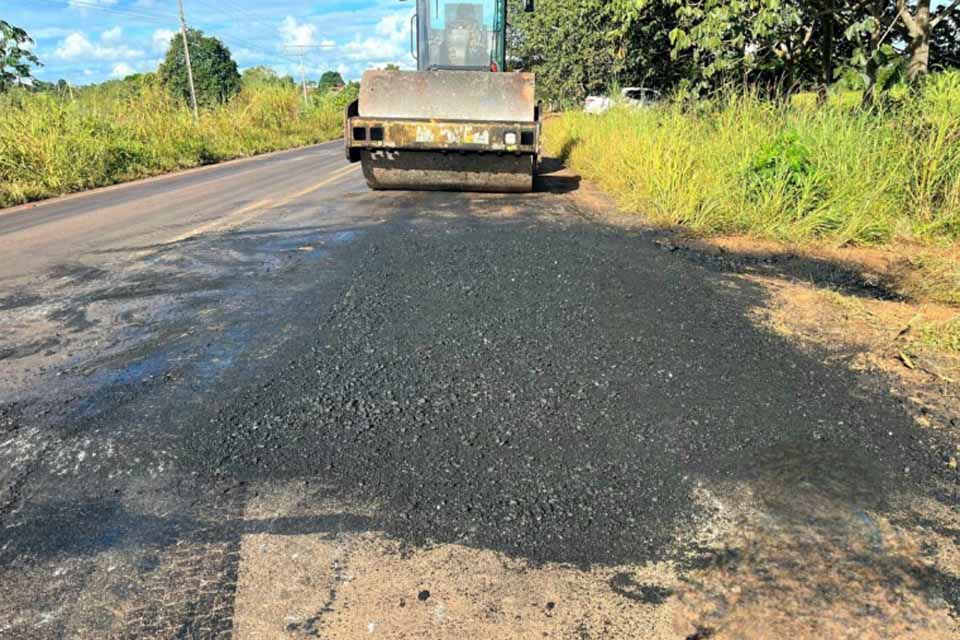 Manutenção na RO-010 é realizada pelo governo no distrito Nova Estrela