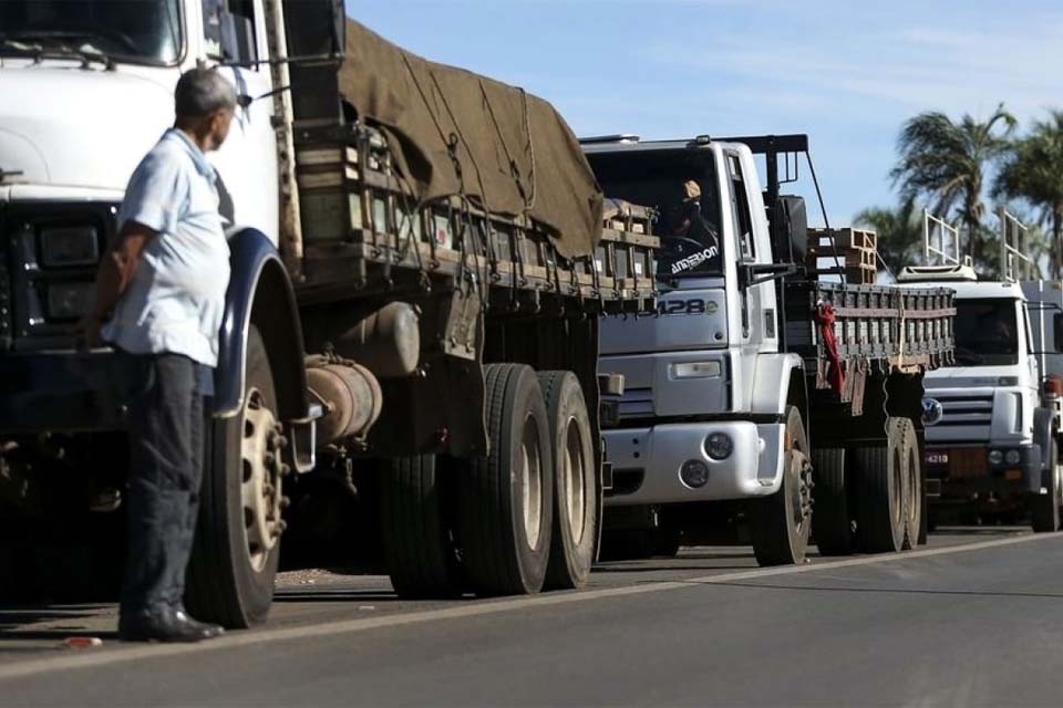 Auxílio de R$ 1 mil para caminhoneiros começa a ser pago em 9 de agosto