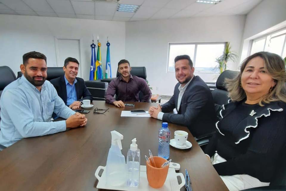 Vereador de Buritis acompanha tramitação de processos que levam benefícios ao município