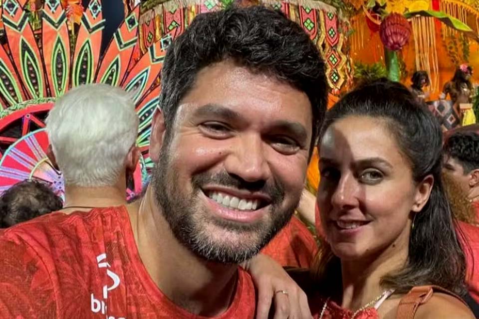 Marcelo Courrege e Carol Barcellos assumem relacionamento