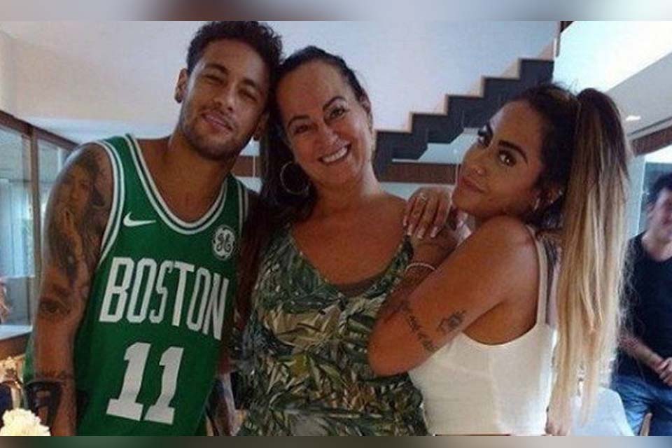 Mãe defende Neymar e pede para filho voltar pra Jesus Cristo