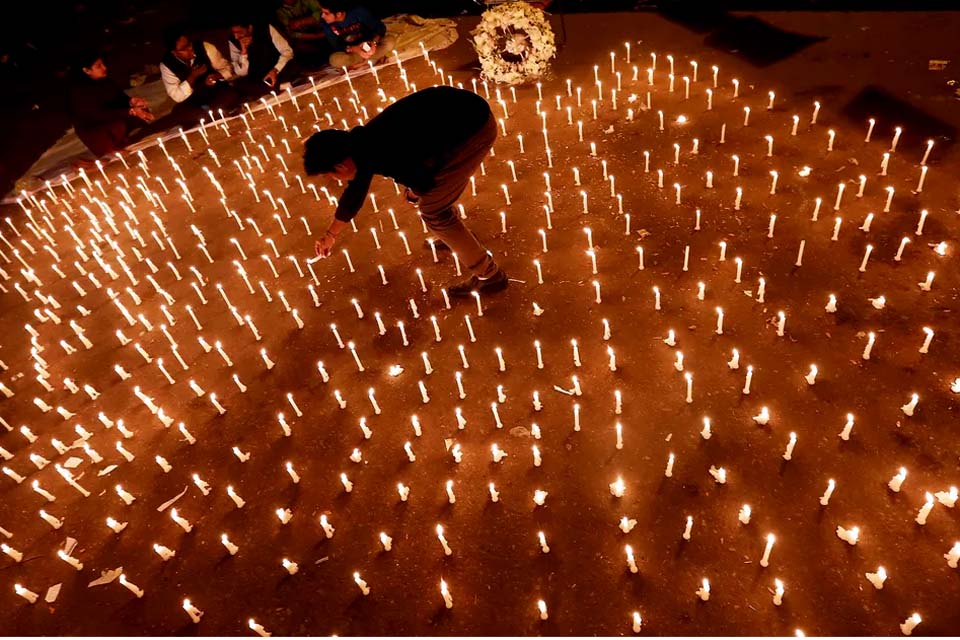 Justiça da Índia marca para 22 de janeiro execução de homens que estupraram e mataram estudante