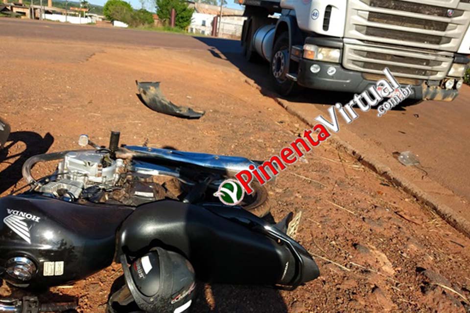 BR-364: Acidente entre moto carreta deixa mulher ferida