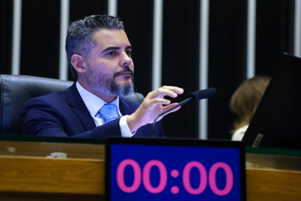 Deputado Thiago Flores retira assinatura da PEC 38/2025 em defesa da coerência política 