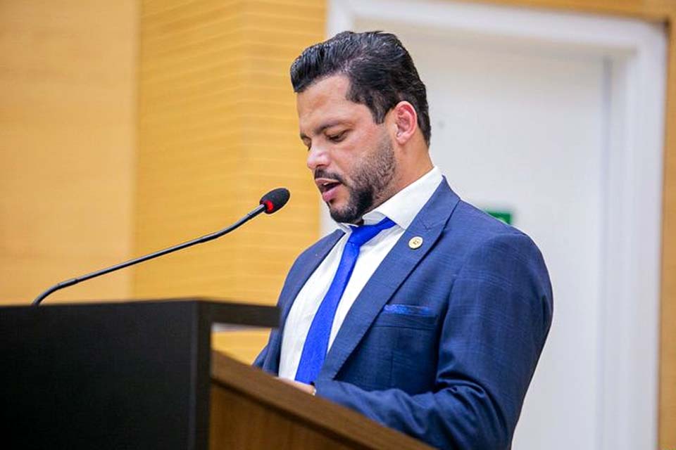 Deputado Edevaldo Neves solicita dados sobre afastamentos de professores por problemas psicológicos em Rondônia