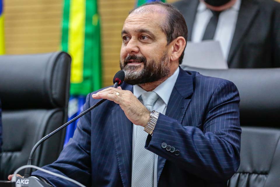 Laerte Gomes comemora decreto que regulamenta alienação de rebanho bovino em operações de crédito rural