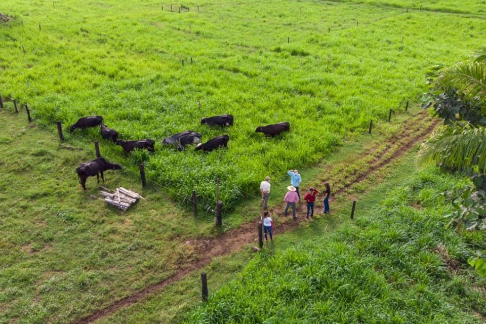 Prefeita Carla Redano visita produtores e garante apoio ao Homem do Campo no município