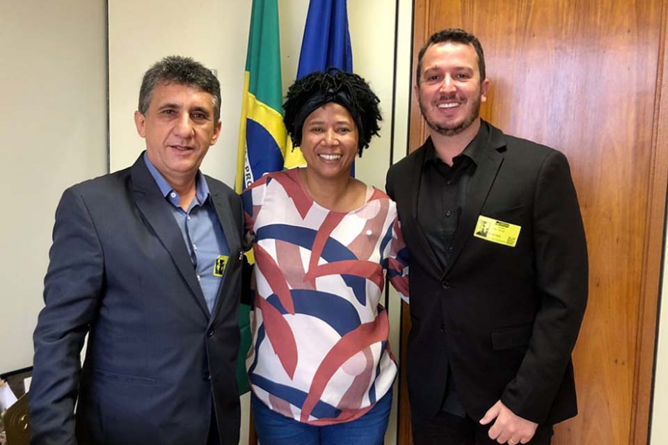 Deputada Federal Sílvia Cristina recebe representantes de municípios de Rondônia para discutir demandas