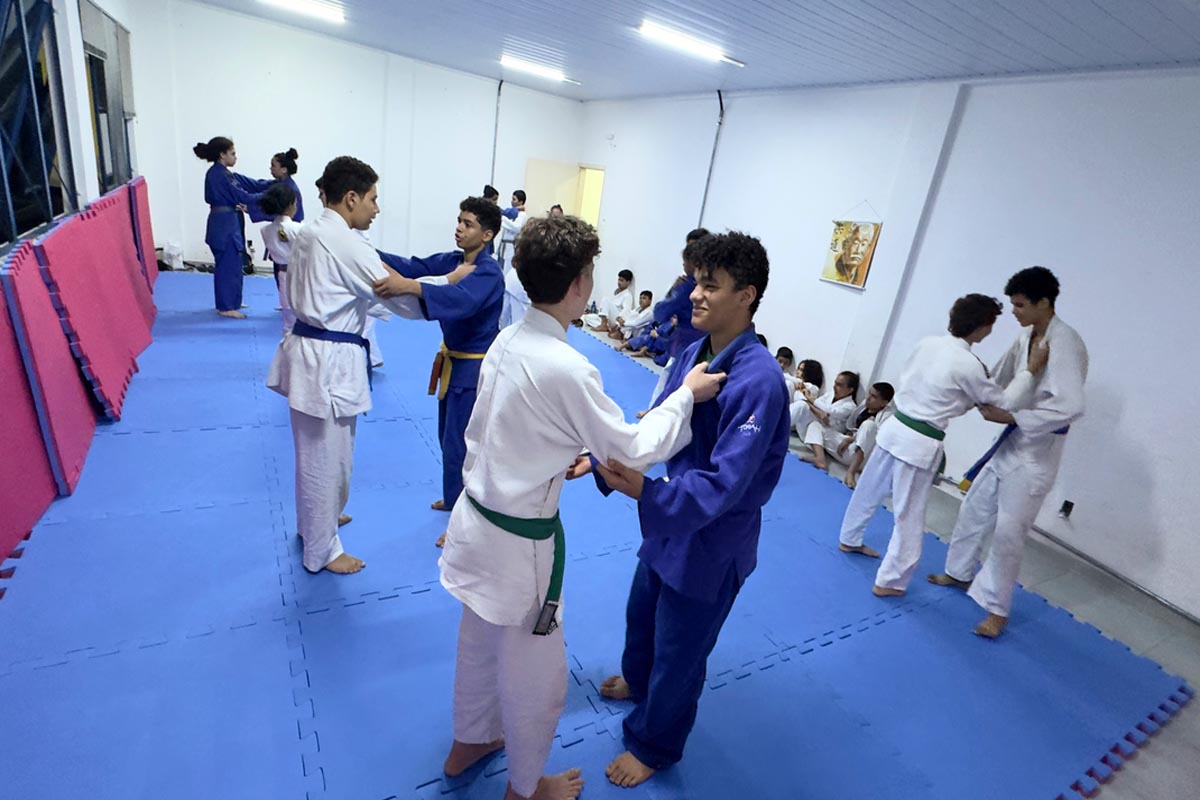 Mais de 30 atletas do Construindo Campeões disputam etapa do Campeonato Estadual de Judô