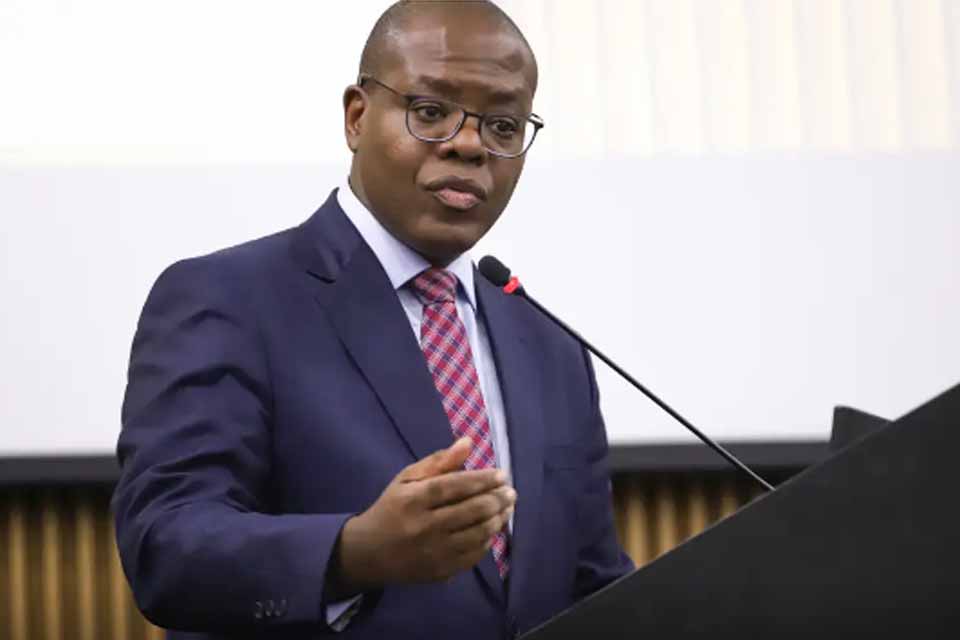 PF indicia ex-ministro Silvio Almeida por importunação sexual