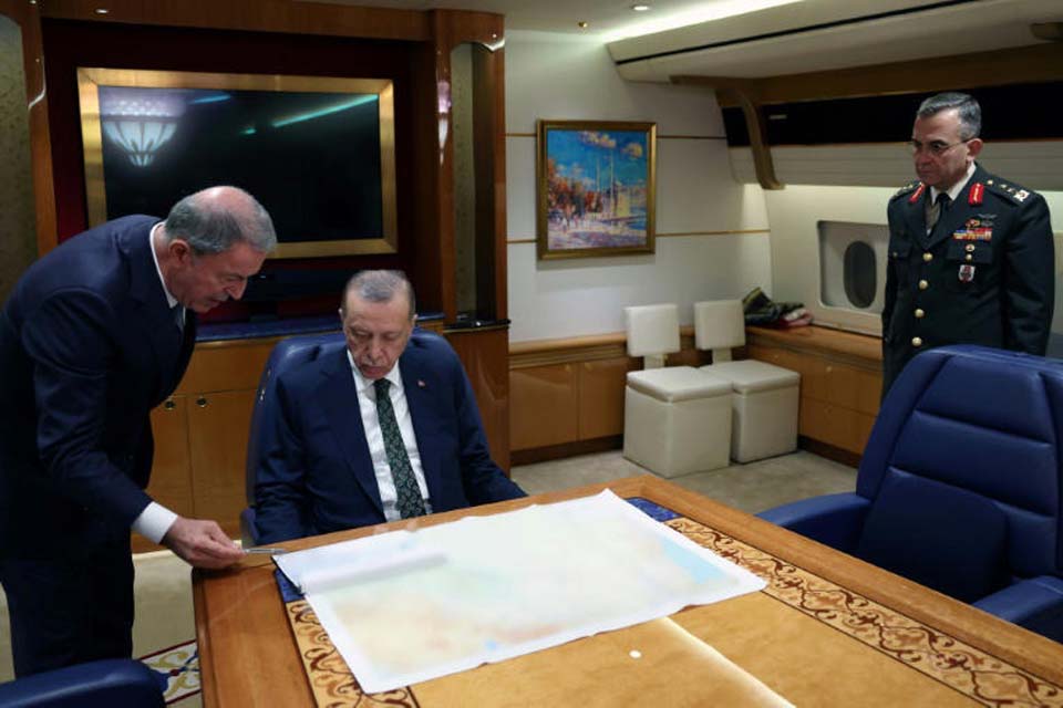 Presidente turco, Recep Erdogan, ameaça lançar operação terrestre na Síria