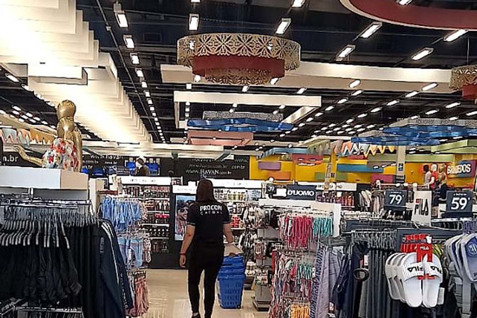 Procon realiza Operação Dia das Mães e esclarece dúvidas da população