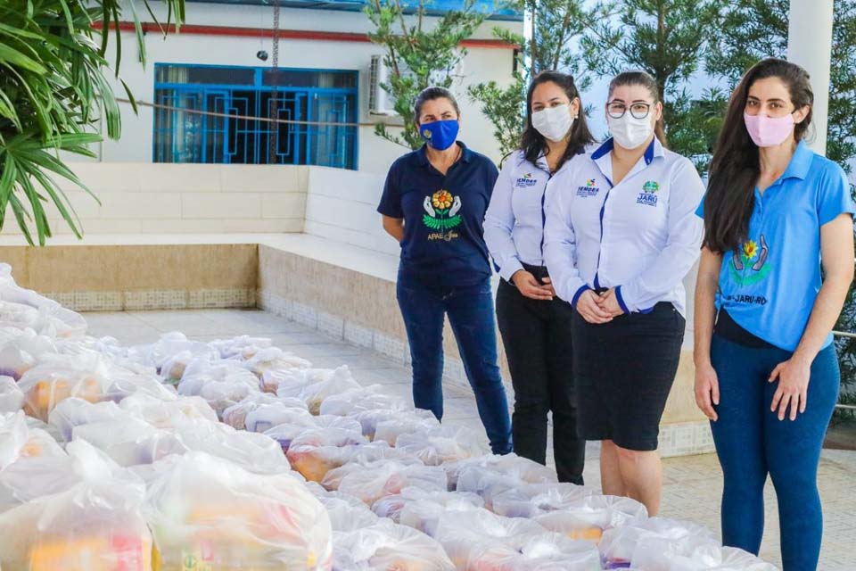 Prefeitura entrega mais 134 cestas básicas para Associação de Pais e Amigos Excepcionais APAE e Lar do Idoso