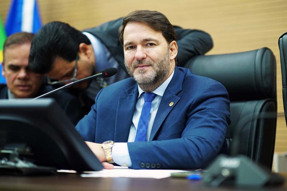 Presidente Alex Redano indica melhorias na ponte sobre o Rio Taboca, em Alto Paraíso