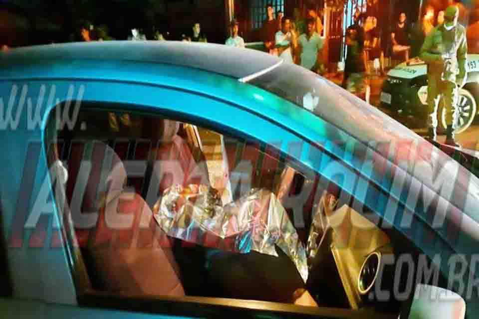 Mulher é morta a tiros dentro de carro em Rolim de Moura