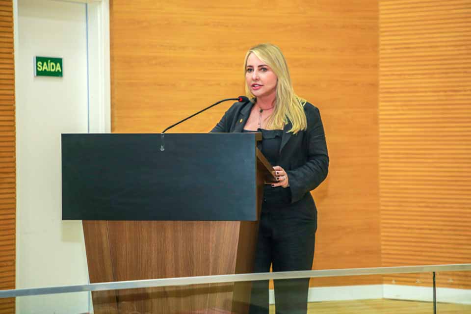 Ieda Chaves propõe oferta do Implanon no SUS para ampliar cuidados em Itapuã do Oeste